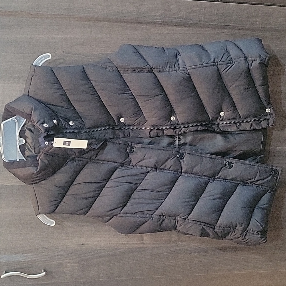 New gap puffer vest